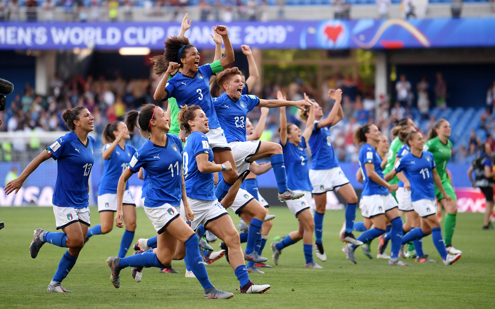 その涙も乗り越えてみせて 貧困街から世界へ登りつめた サッカーの女王 が訴えること