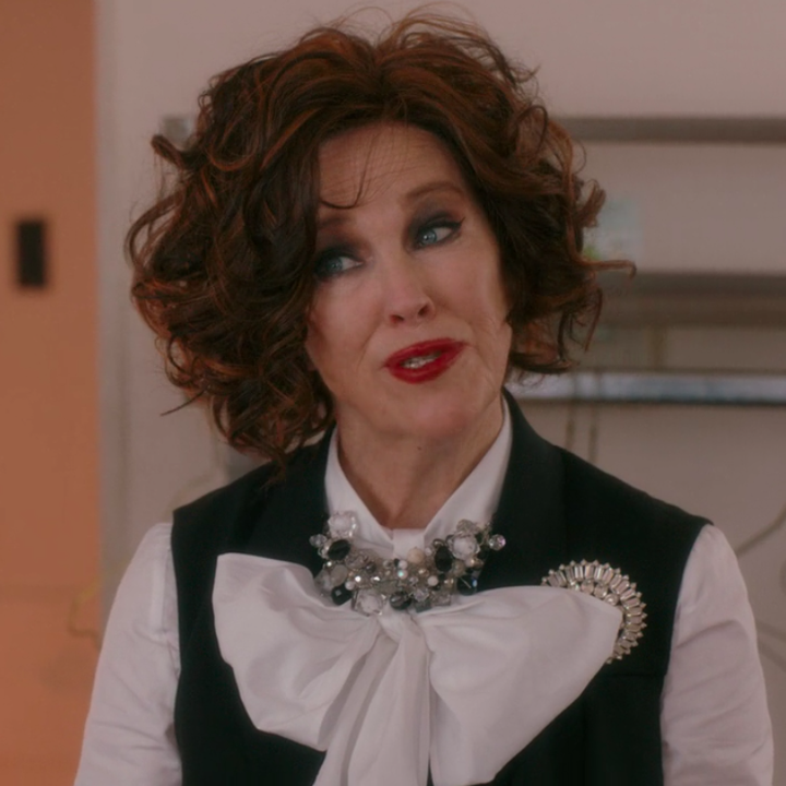 The Quot Schitt S Creek Quot Cast Stole Some Props While Filming