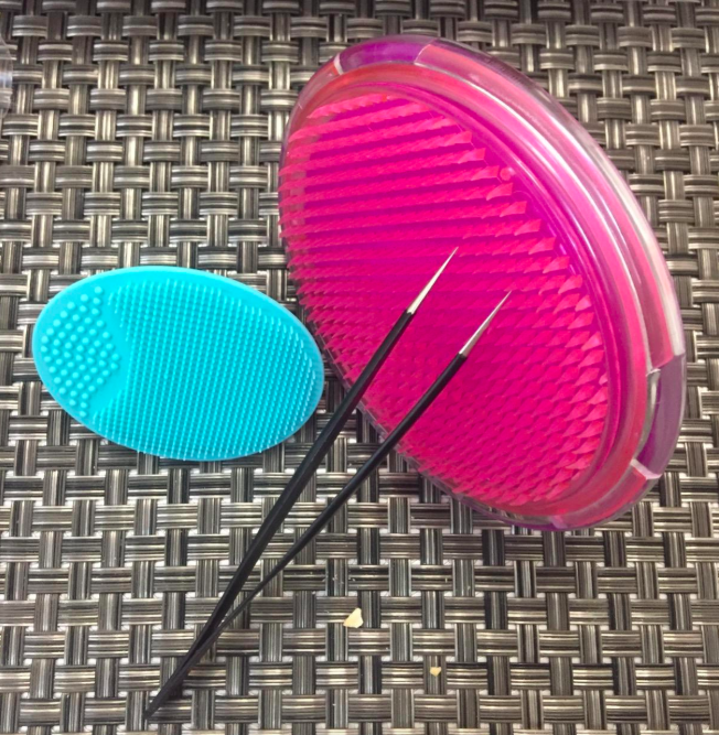 review photo of the black tweezers, smaller blue silicone scrubber, and larger pink silicone scrubber 