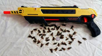 another reviewer's pic of the gun with more than a dozen dead horse flies