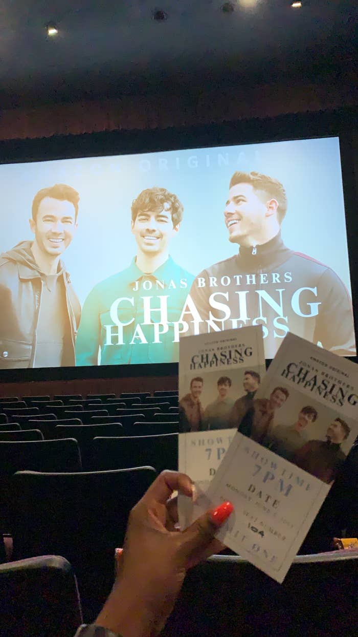 The Real Reason Why The Jonas Brothers Broke Up And 28 Other Things We Learned From Chasing Happiness
