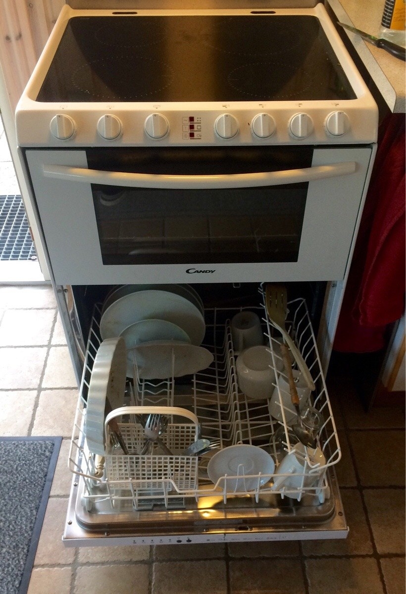 Духовой шкаф и посудомоечная. Плита с посудомоечной машиной. Плита посудомоечная машина встраиваемая. Духовка с посудомоечной машиной. Газовая плита со встроенной посудомоечной машиной.
