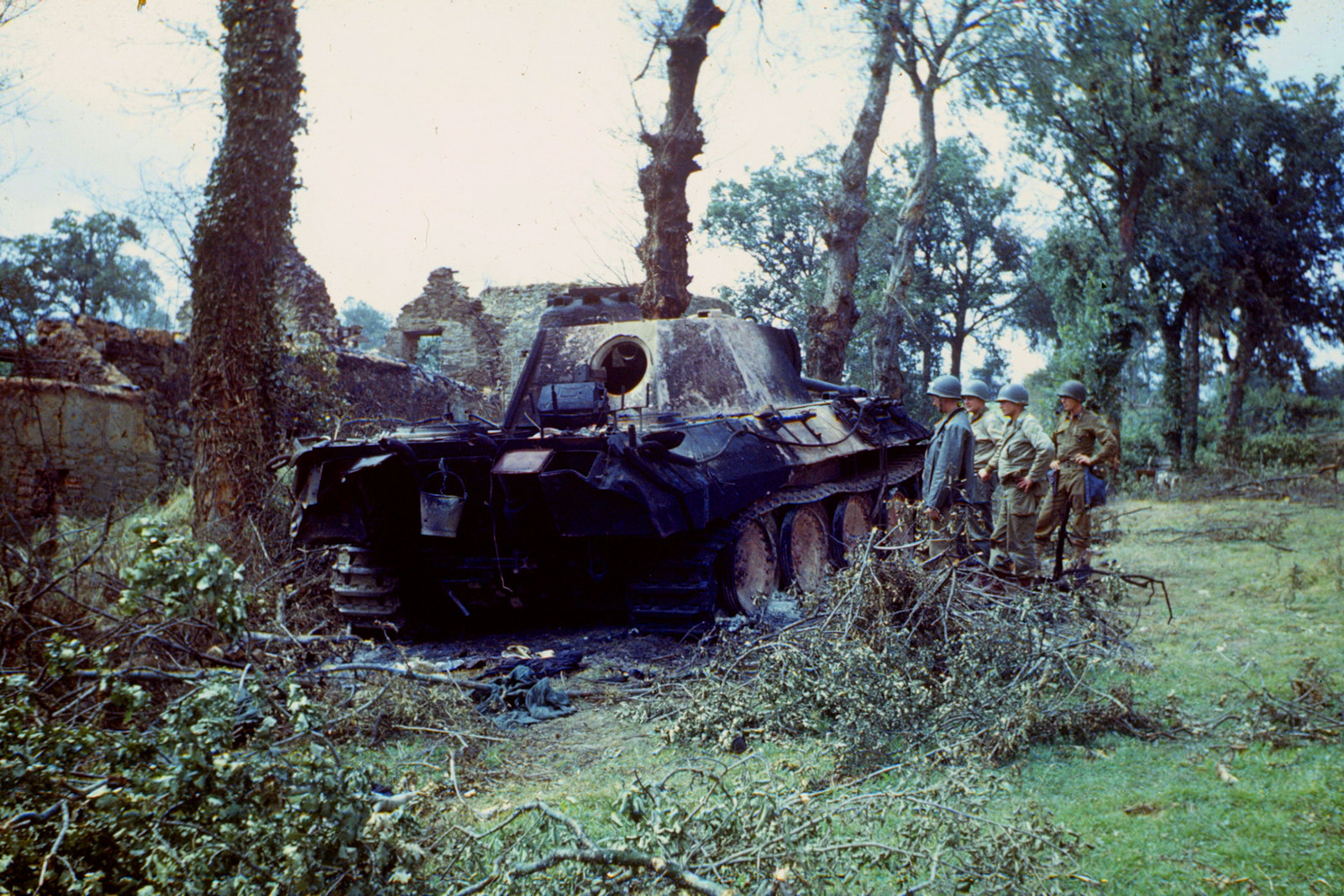 Нормандия 1944 подбитые танки