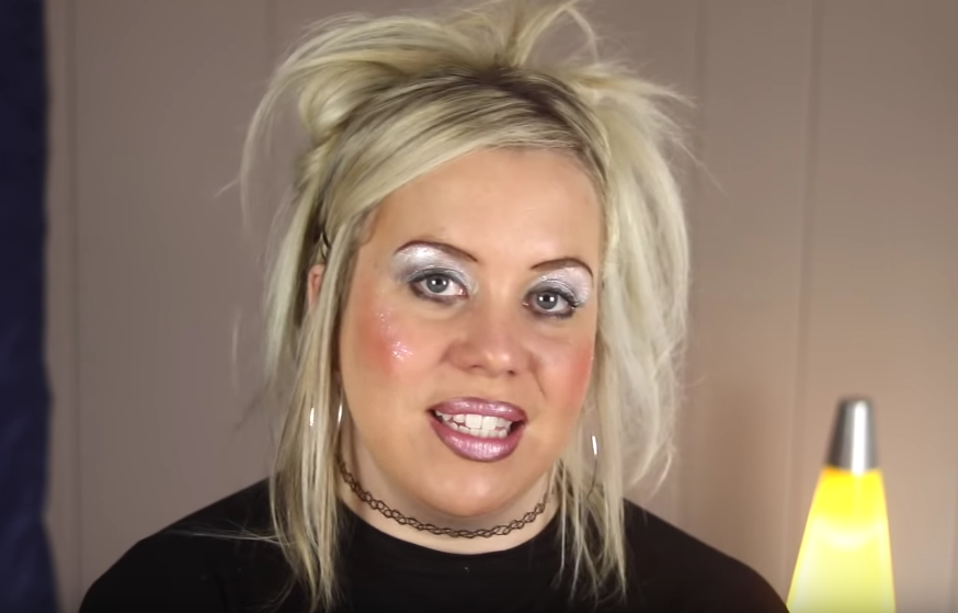 Bugsering Army Ruddy YouTuber Created A 1999 Makeup Tutorial Video