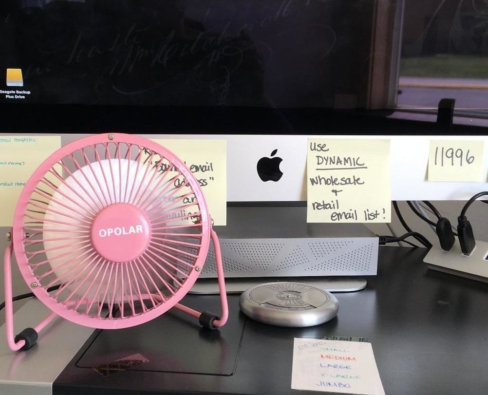 Mini pink fan placed on desk