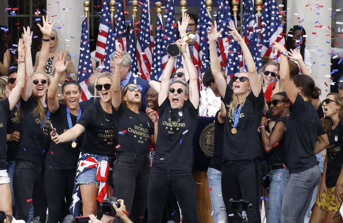 そんなにアメリカが嫌いなら出ていけ 女子w杯の得点王を批判 ソフトバンク選手が弁明 そんなにアメリカが嫌いなら出ていけ 女子w杯の得点王を批判 ソフトバンク選手が弁明