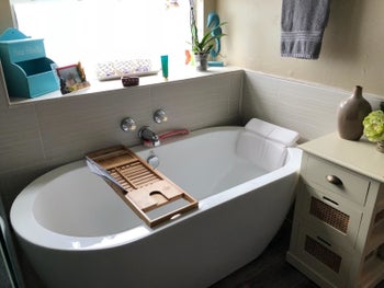 the white pillow attached to the side of a tub