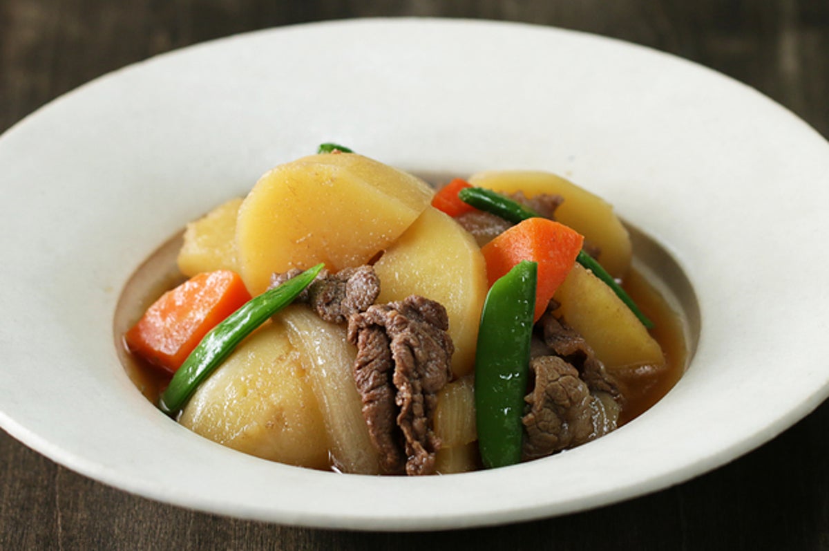 煮物の定番 最高に美味しい肉じゃがの作り方