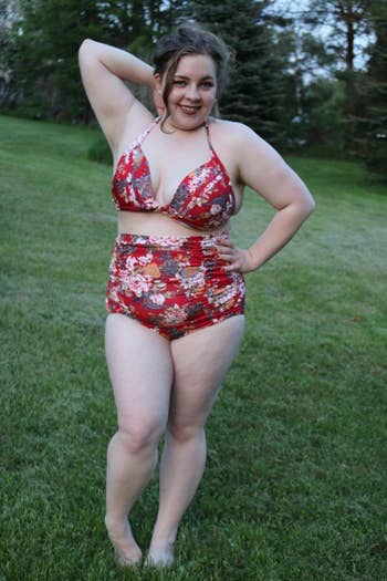 Another reviewer in the suit in red floral print