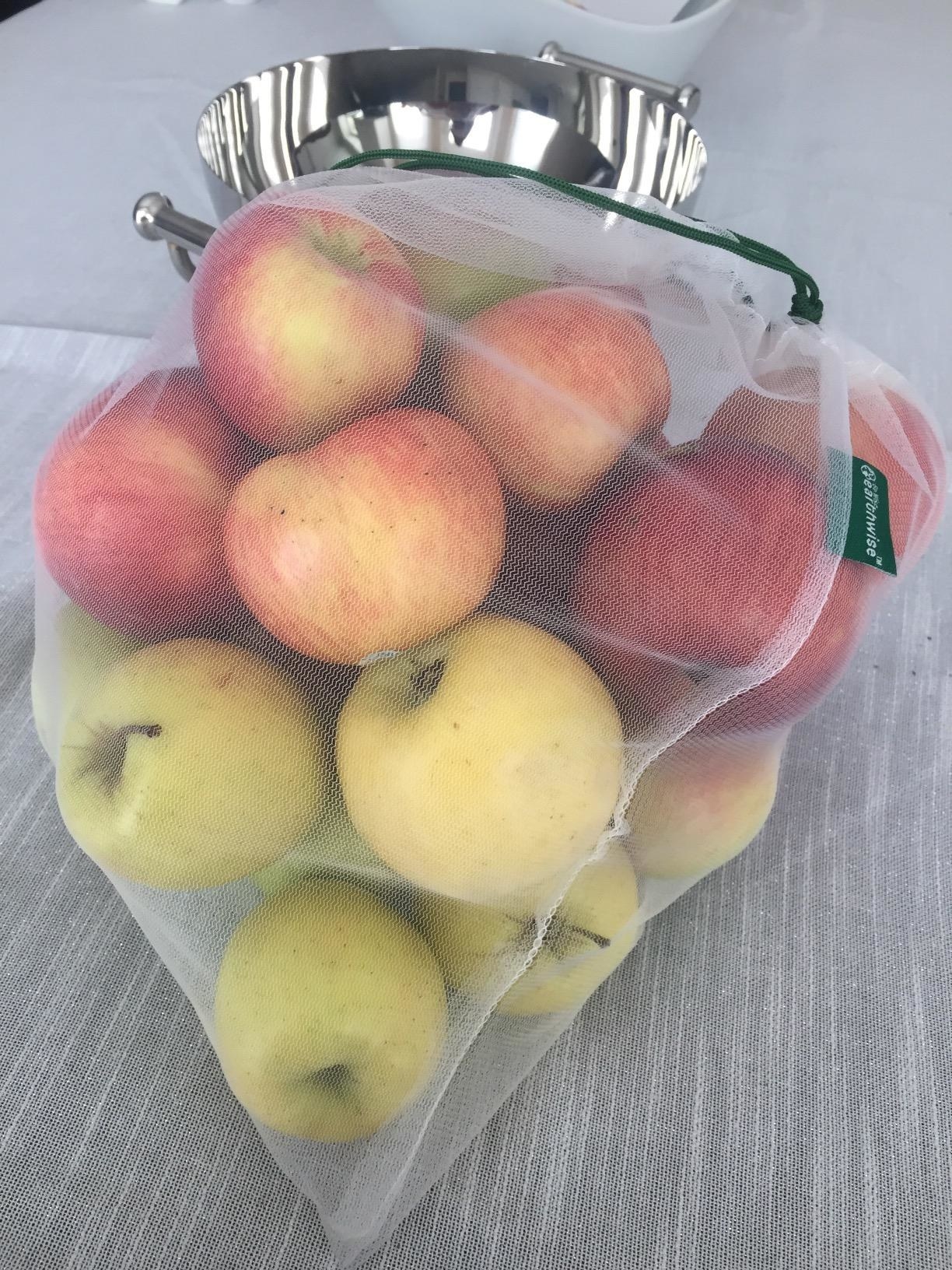 Reviewer photo of a bag holding a dozen or so apples