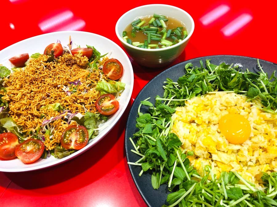 映画 天気の子 に登場したポテチチャーハンとチキンラーメンサラダの作り方