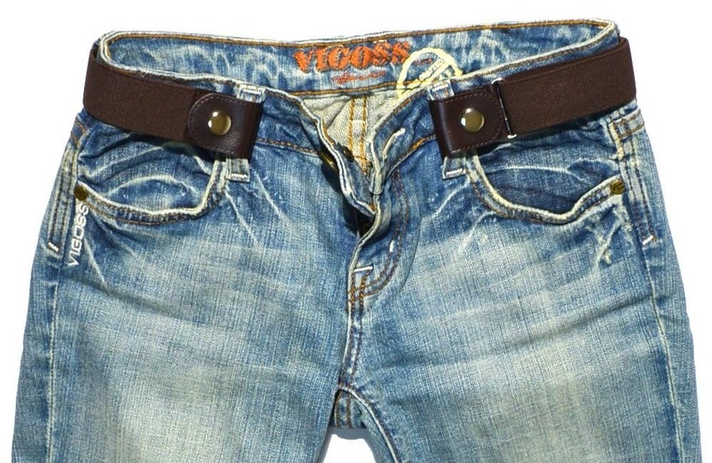 The belt, which has snap closures that hook onto the front belt loops instead of traditional buckle that goes over the button