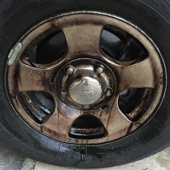a reviewer's very dirty hub caps