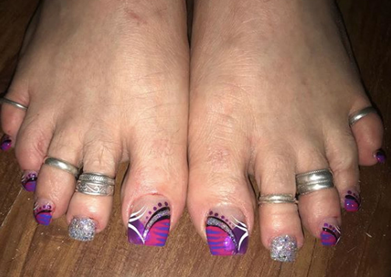Nail tech shares video of woman about to have her acrylic toenails redone   and everyones saying the same thing  The Sun