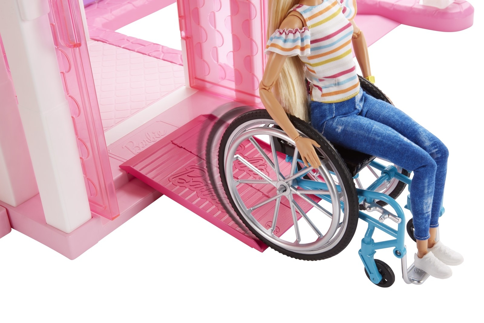 車椅子のバービー人形が登場 ドールハウスへのスロープもセット