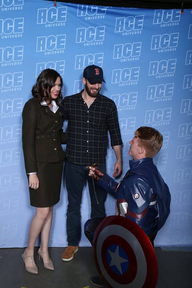 This Captain America Fan Proposed To His Girlfriend In Front Of Chris Evans