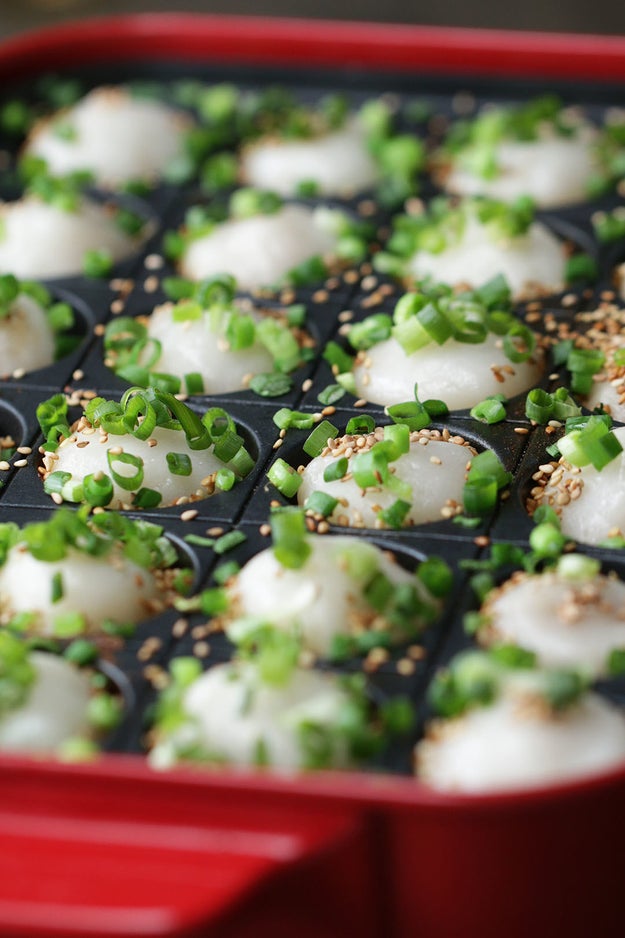 たこ焼き器で 肉汁溢れる焼き小籠包