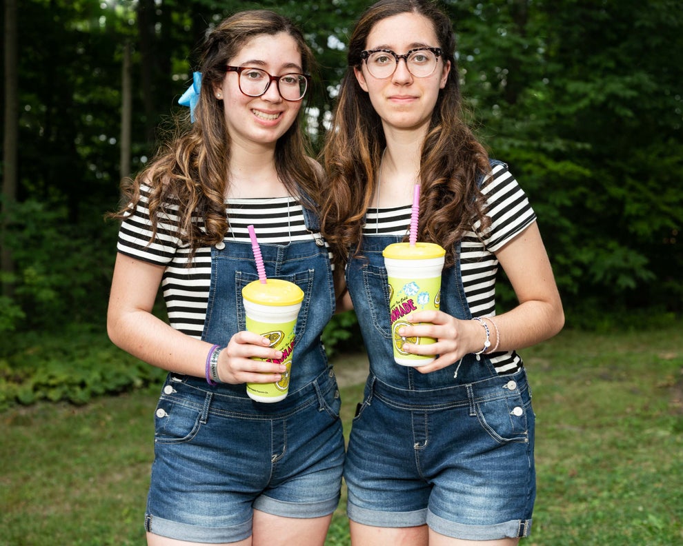 24 Pictures That Perfectly Capture The Special Bonds Of Twins