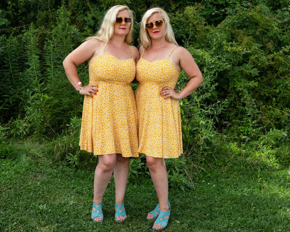 24 Pictures That Perfectly Capture The Special Bonds Of Twins