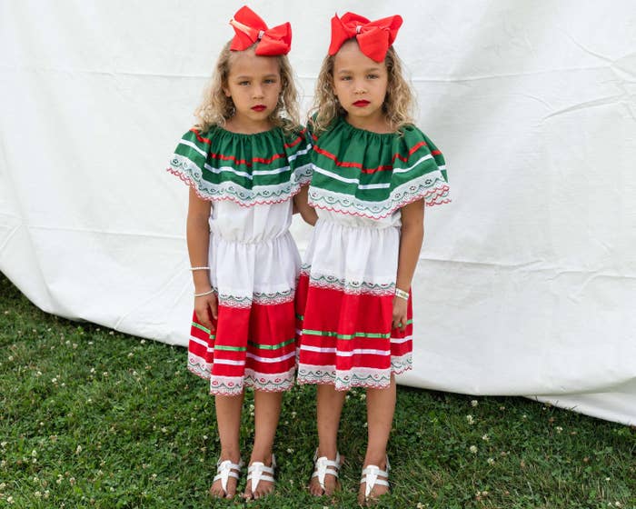 24 Pictures That Perfectly Capture The Special Bonds Of Twins