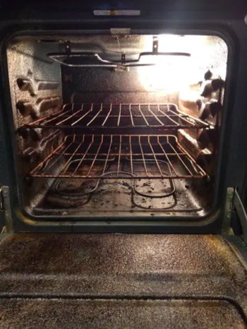 reviewer's oven dirty on inside