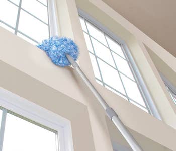 Tool cleaning window on high ceiling 