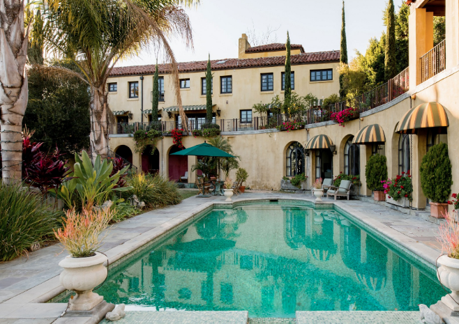 13 Airbnbs From TV Shows And Movies That You Can Actually Book - WSTale.com