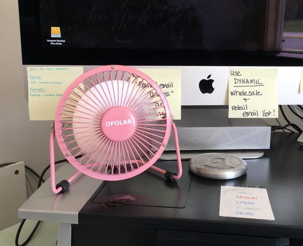 Reviewer photo of the desk fan in pink