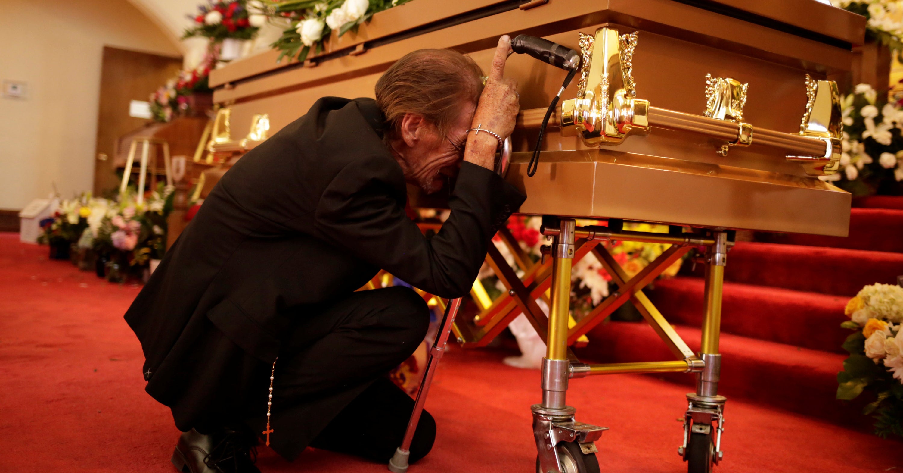 El Paso Shooting Hundreds Show Up At Funeral For Grieving Man With No