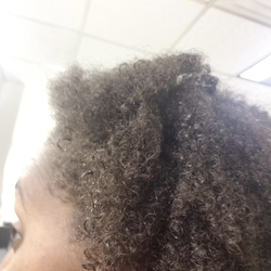 reviewer image of a customer's coily hair after using the Heeta Scalp Care Hair Brush