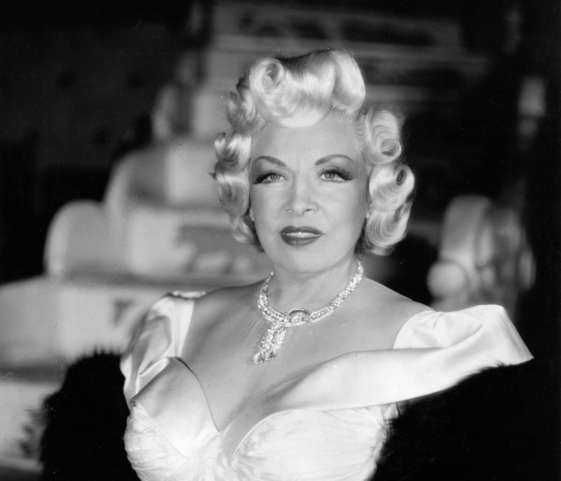 Mae West. 