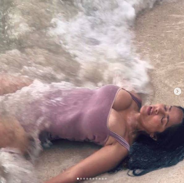 Salma Hayek Animated Gif Fucked - Salma Hayek Posted 9 Really Weird Pictures Of Her Being Run Over By Waves