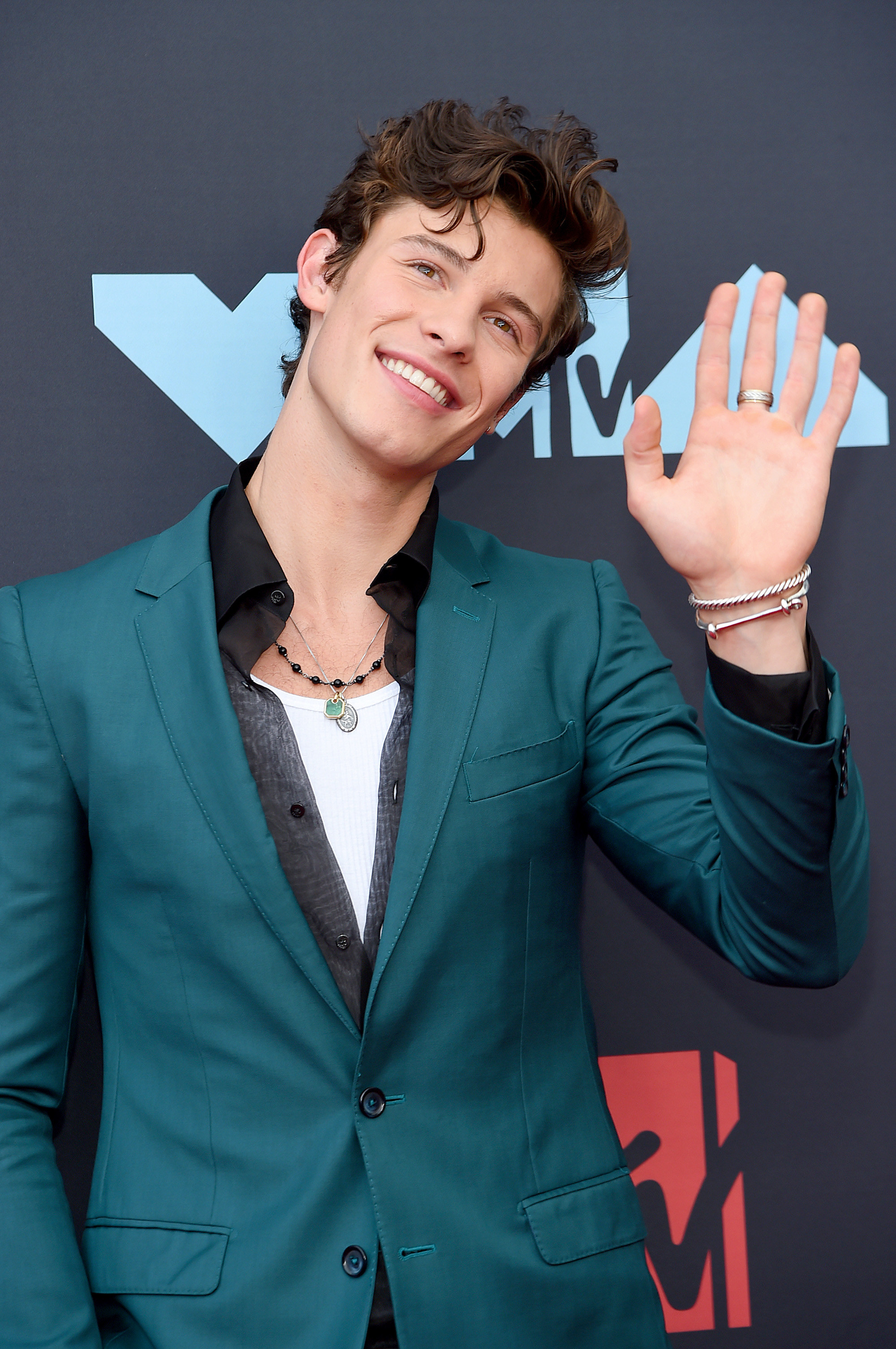 A Brief Guide To The Four Outfits Shawn Mendes Wore At The