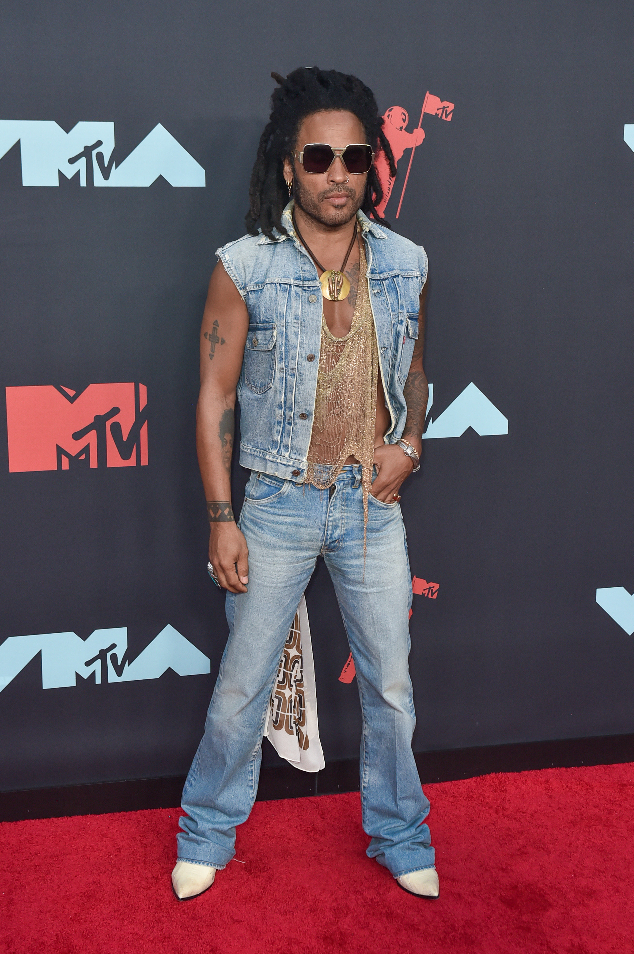 Lenny kravitz blue electric. Лени Кравиттз. Ленни Кравиц фото. Lenny Kravitz сейчас. Ленни Кравиц штаны.