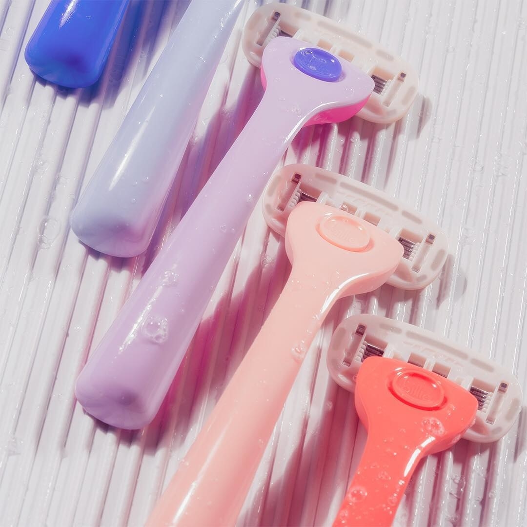 razors with pastel plastic handles 