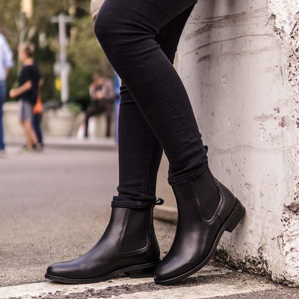 Model wearing the black boots with black skiny jeans