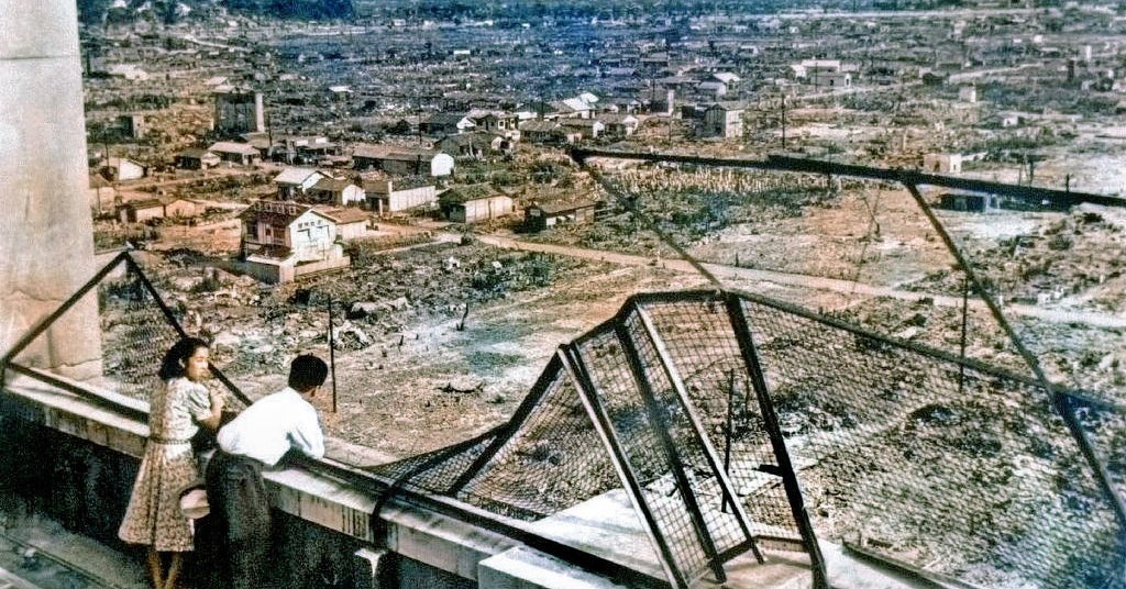 焼け野原になった広島を見つめるカップル 70年越しに写真の真相が明らかに