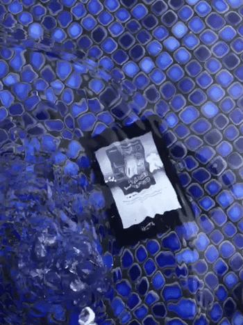 gif of the kindle in the water showing how it's waterproof