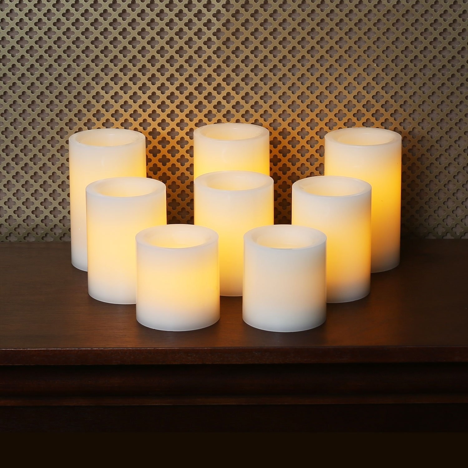 The set of eight candles in three different sizes