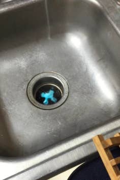 the cleaner starting to form a blue foam in a reviewer's disposal