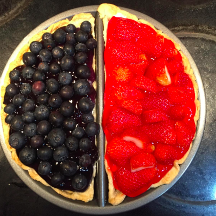 reviewer's pie pan with blueberry on one side and strawberry on the other