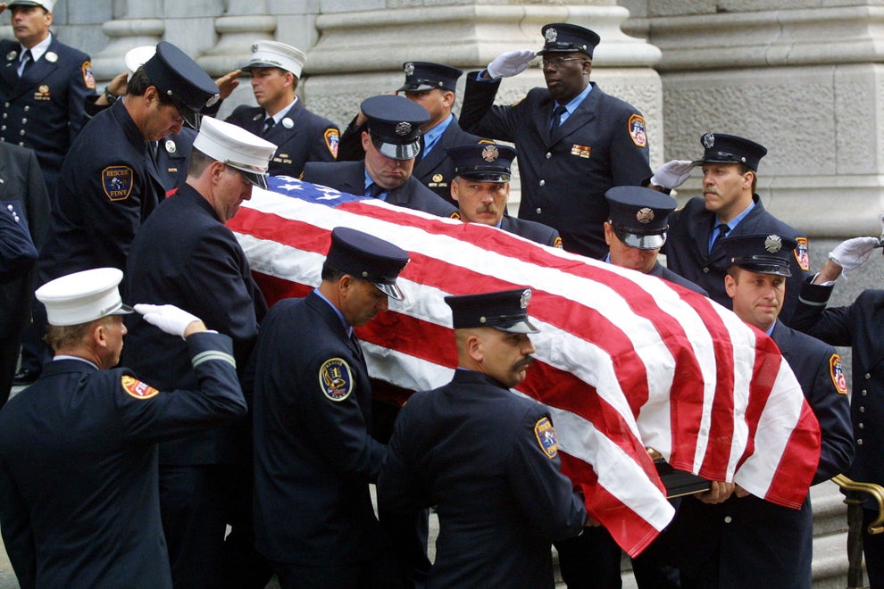 These Powerful Photos Capture The Bravery And Selflessness Of 9/11 ...