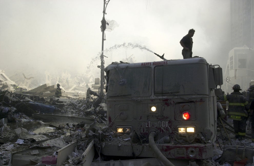 These Powerful Photos Capture The Bravery And Selflessness Of 9/11 ...