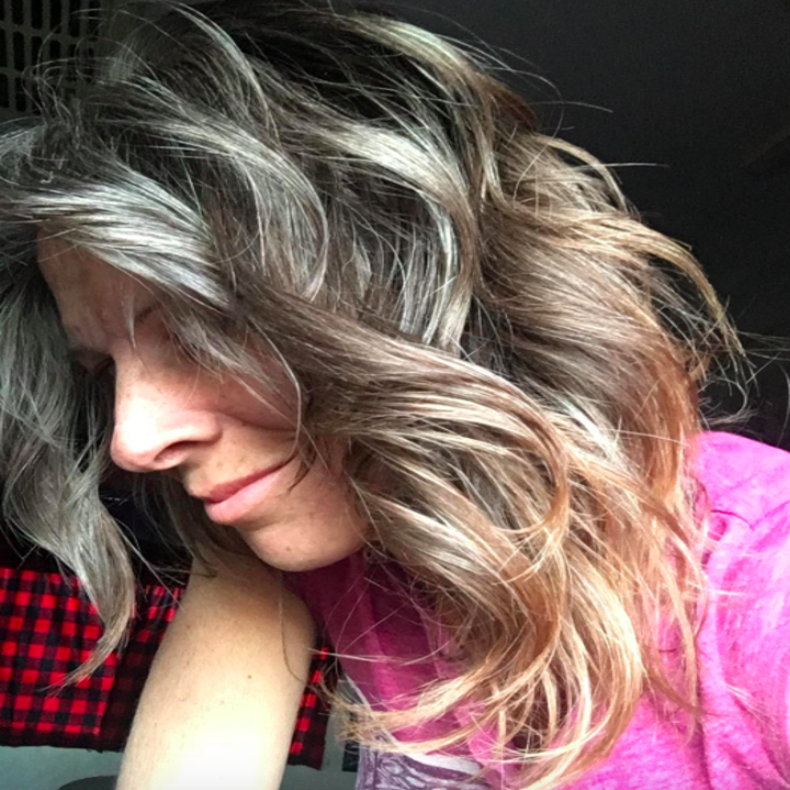 reviewer with glossy and shiny waves