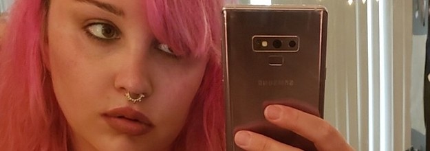 Amanda Bynes Returned To Instagram With Pink Hair