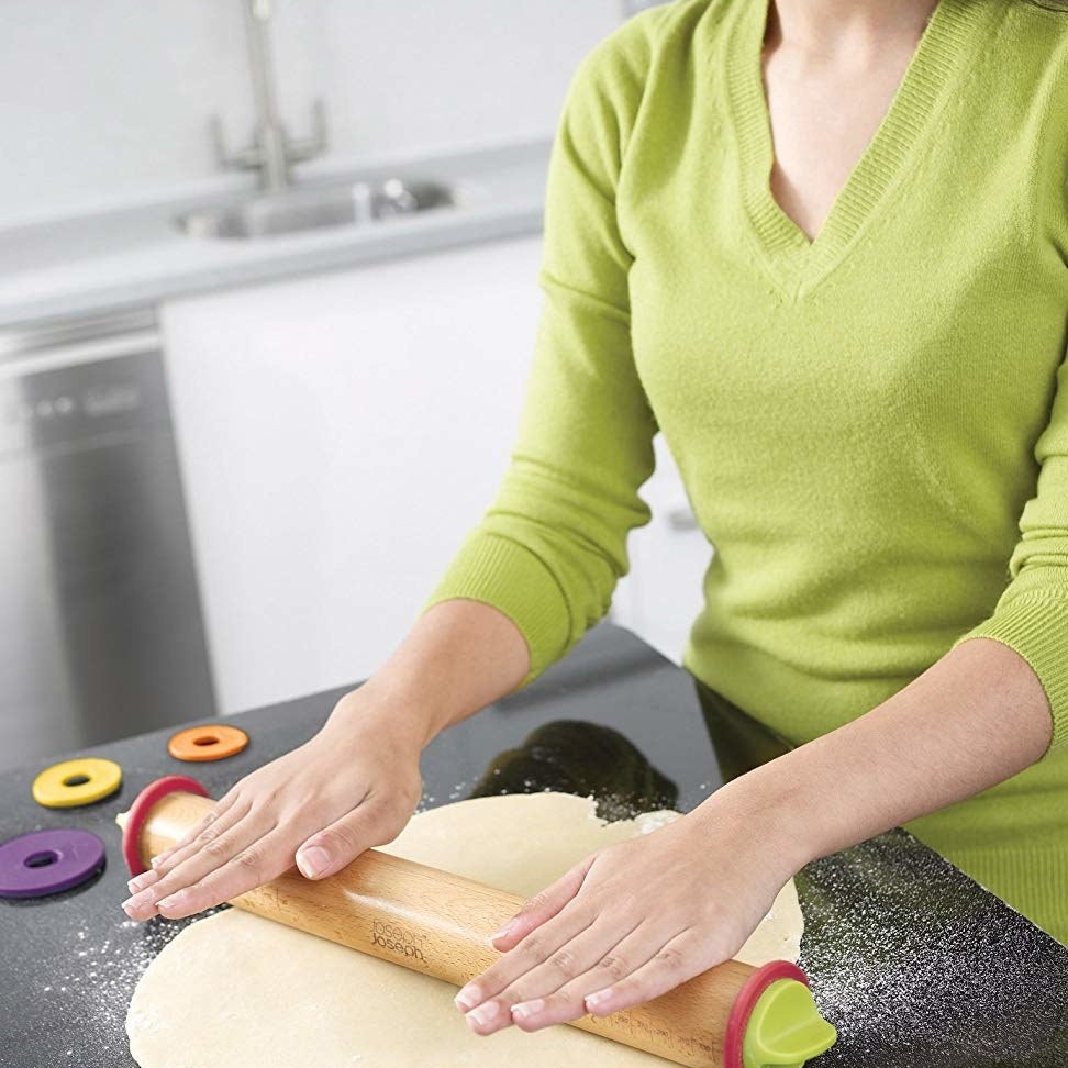 Adjustable Rolling Pin with Thickness Rings for Baking -Non Stick Stainless  Steel Dough Roller Pin with Bands for Cookie,Wood,Wooden and Bread (Grey