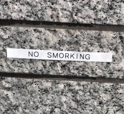 Sign reading "no smorking"