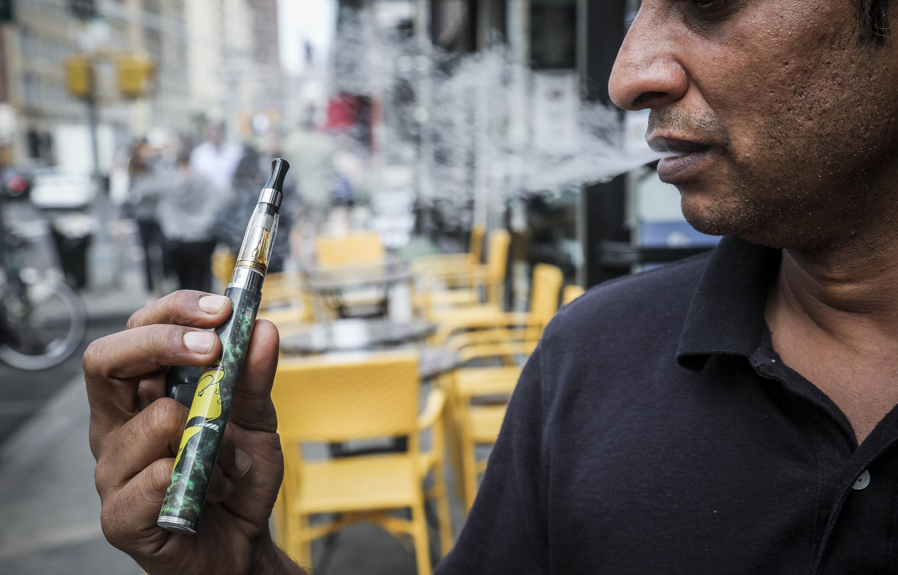 New York Bans Flavored Vapes Amid Lung Illness Outbreak