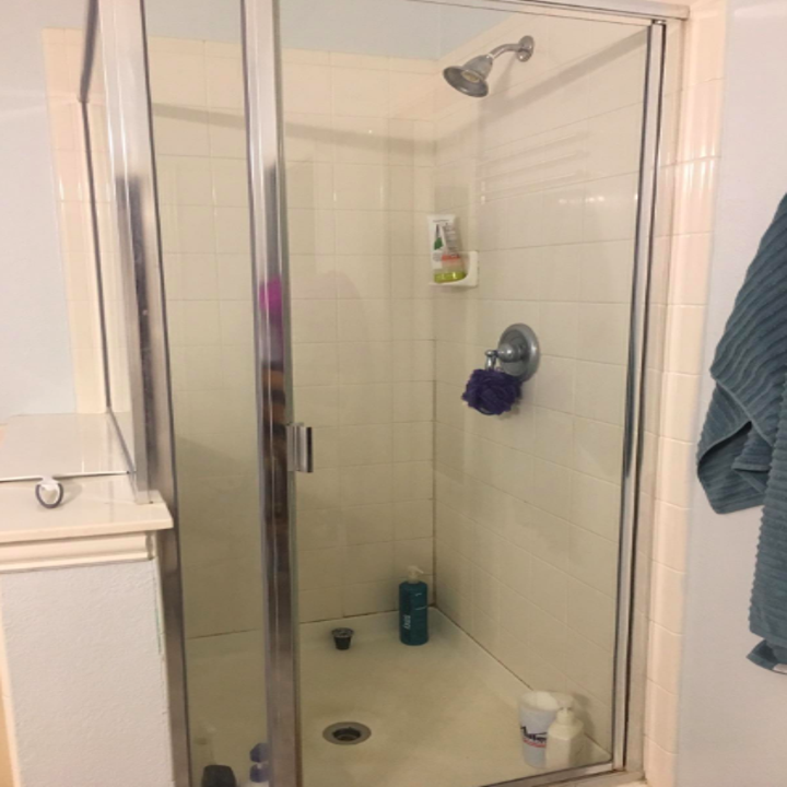 reviewer photo of the same shower looking clear and clean 