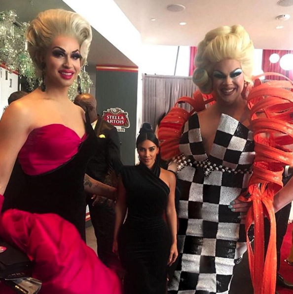 Kim Kardashian Posed With Two Drag Queens And It Shows How Tiny She